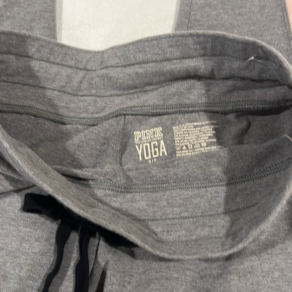 Victoria’s Secret gray yoga leggings - Picture 4 of 5